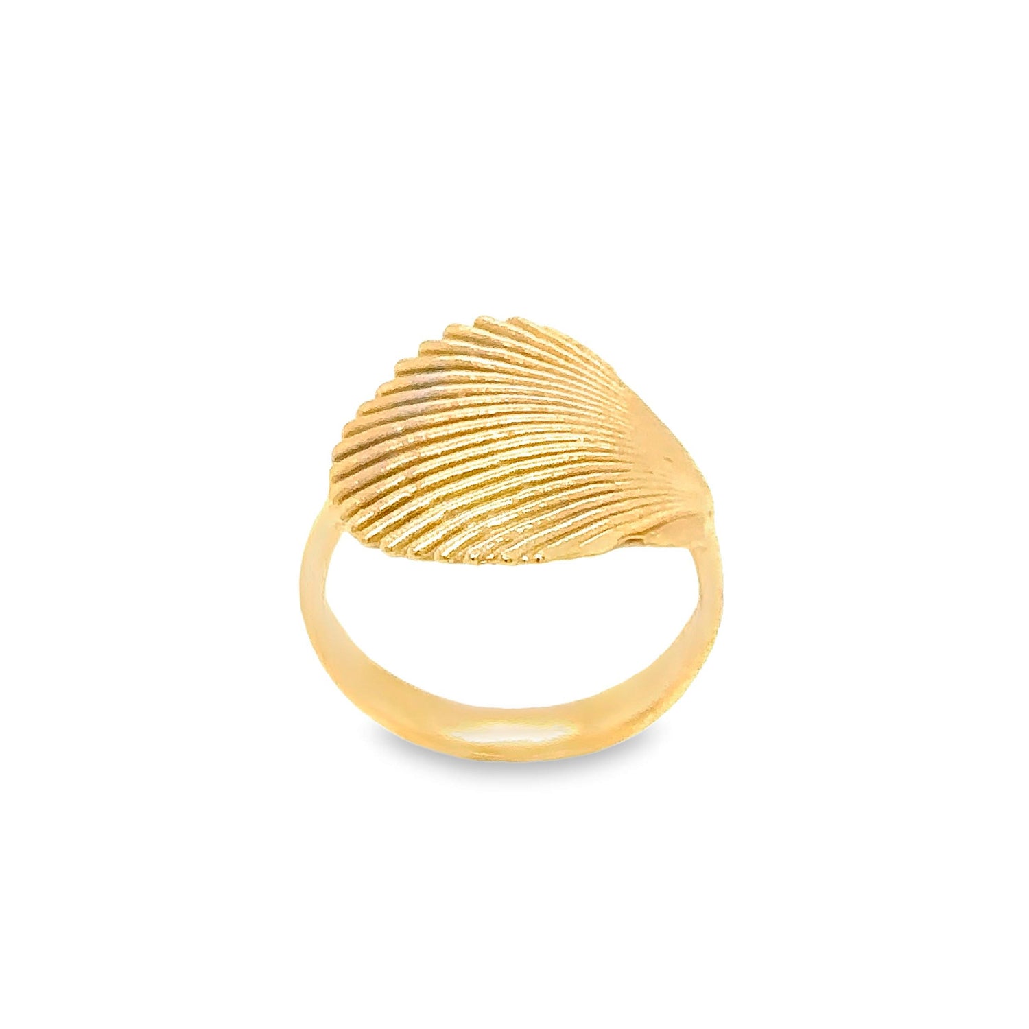 18ct gold plated silver scallop shell on a ring 