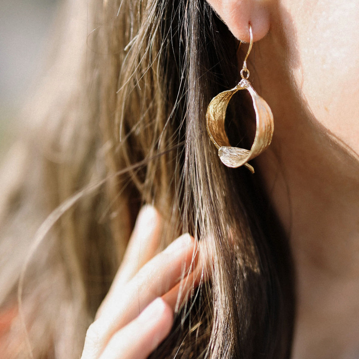 Gold Mistle Kiss Earrings